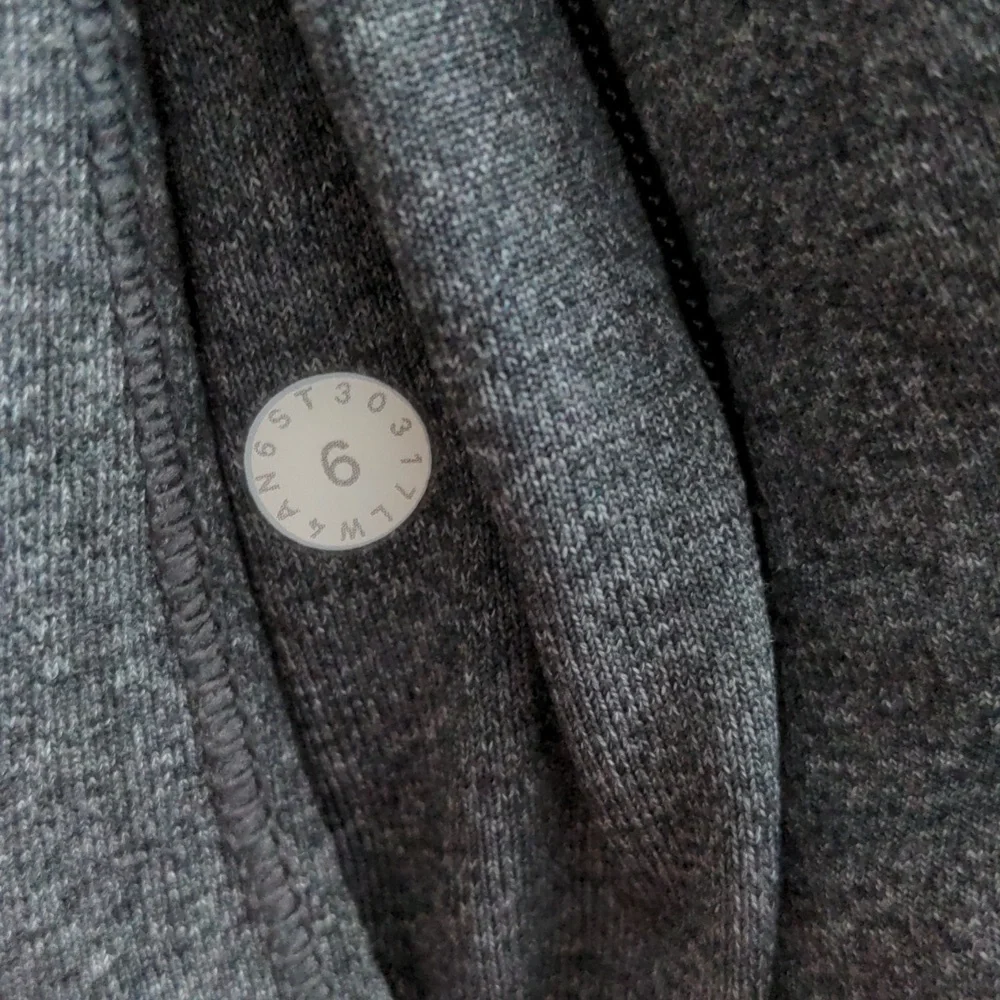 Lululemon Mesh Is More Jacket, Heathered Black, Womens Size 6 - Picture 12 of 12